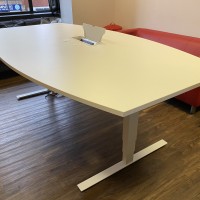 2400mm Height adjustable barrel table with power